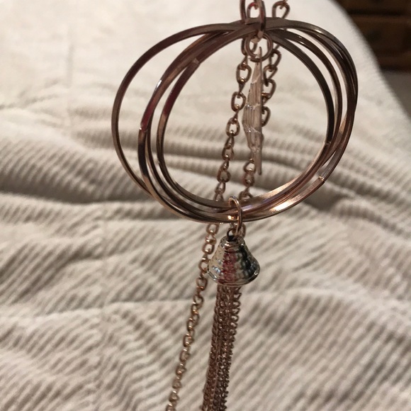 Women’s gold tone statement necklace - Picture 3 of 5